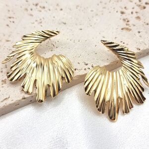 Exaggerated leaf gold plated copper earrings | NWOT